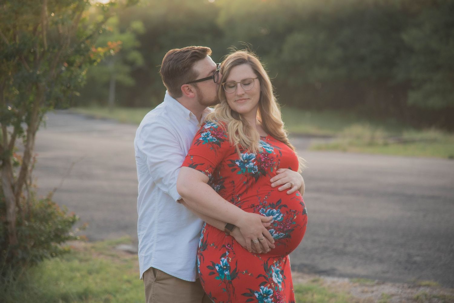 Maternity Photoshoot Session at Walnut Creek Metropolitan Park in Austin, Texas