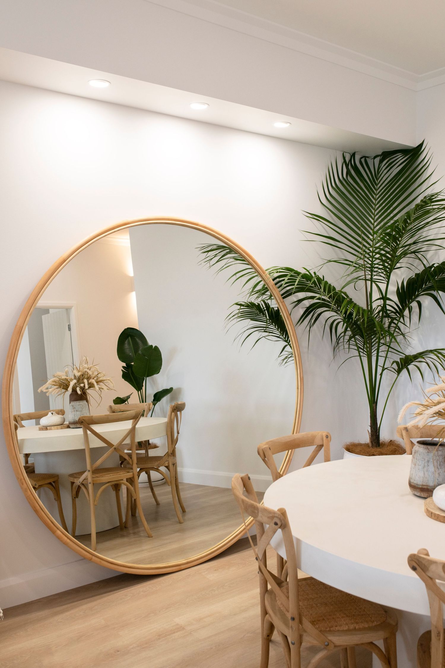 Gorgeous round mirror and concrete dining table