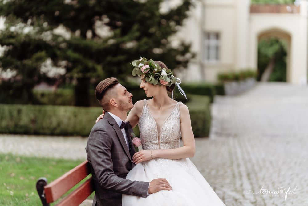 sesja ślubna w pałacu