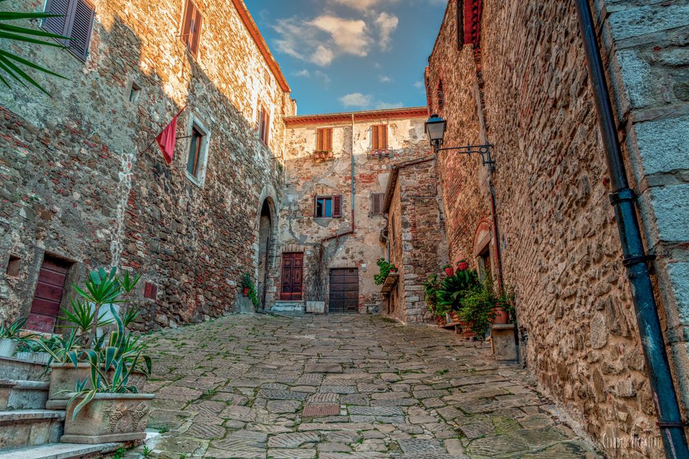 Montemerano old village (Tuscany) Italy Copyright Claudio Vicentini photographer