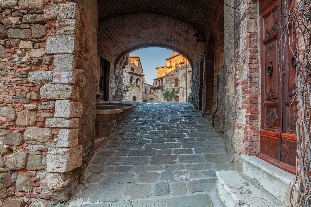 Montemerano old village (Tuscany) Italy Copyright Claudio Vicentini photographer