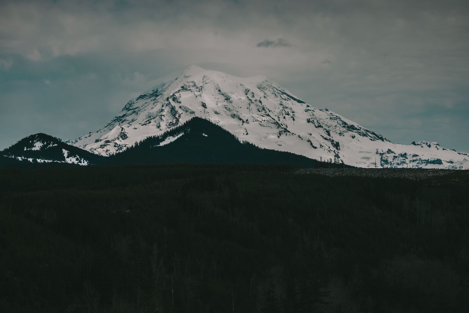 A mountain Mt Rainer
