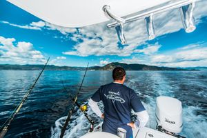 barca sul mare a genova