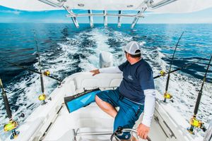barca sul mare a genova