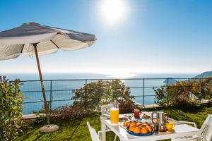 casa vista mare in liguria
