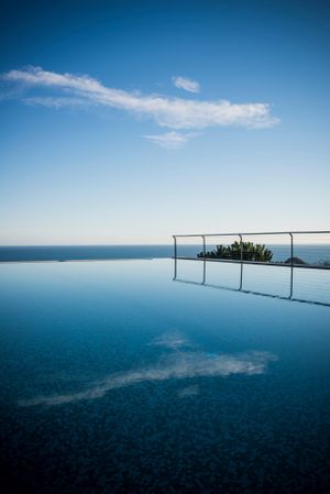 piscina vista mare a savona