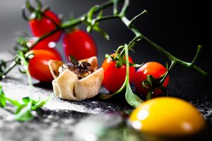 preparazione e impiattamento chef in cucina