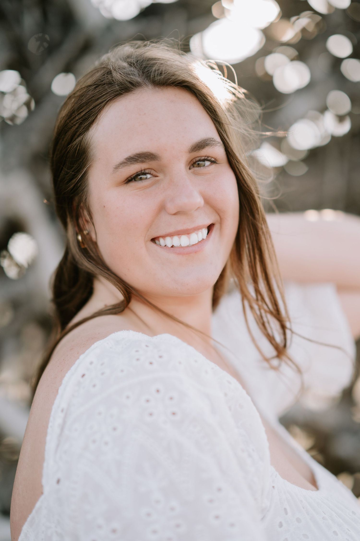 senior portraits on driftwood beach