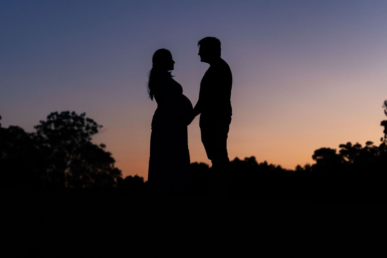 Maternity photoshoot silhouette in setting sun in parramatta park