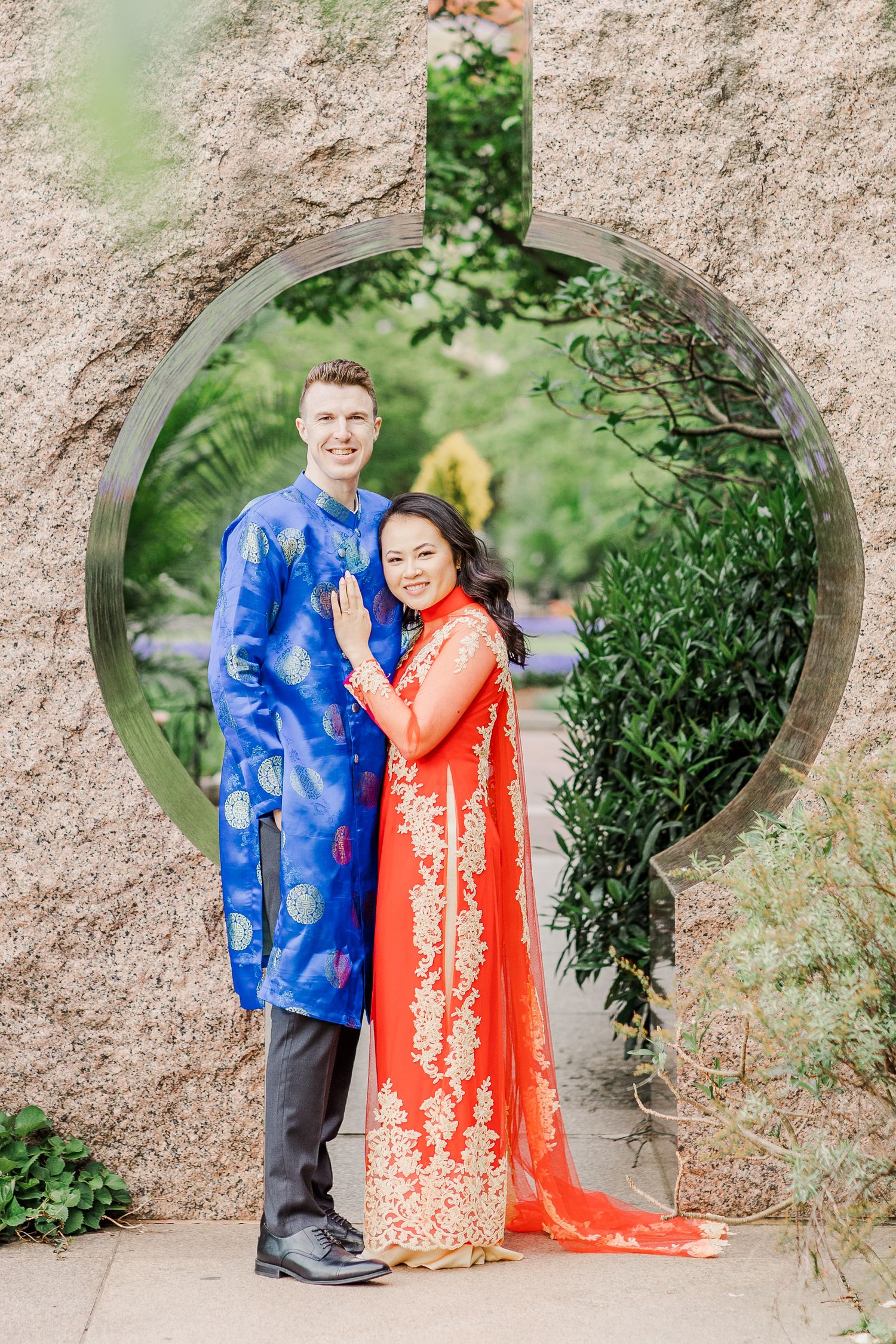 MOONGATE GARDEN WASHINGTON DC ENGAGEMENT PICTURES