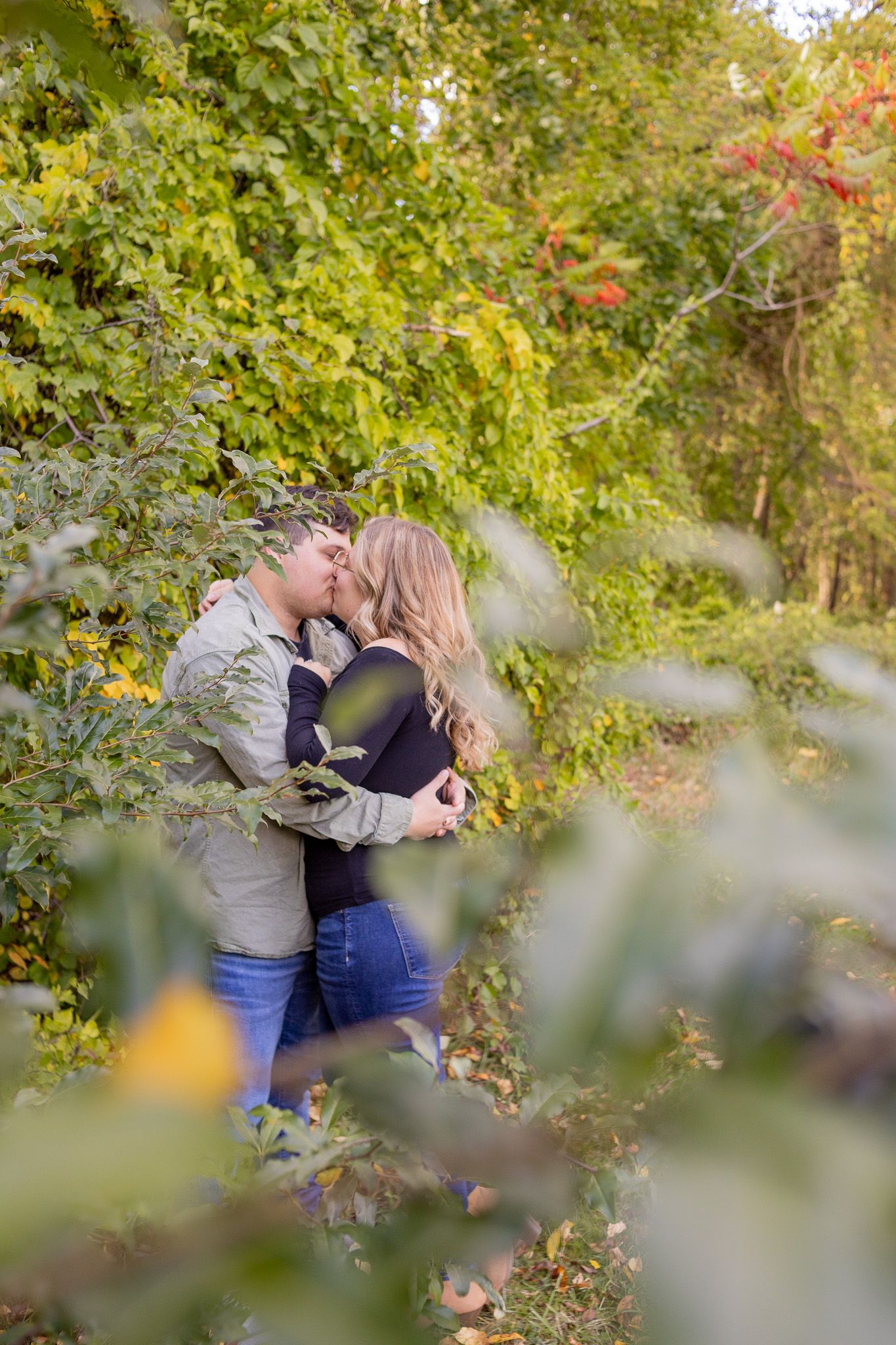 couple kissing