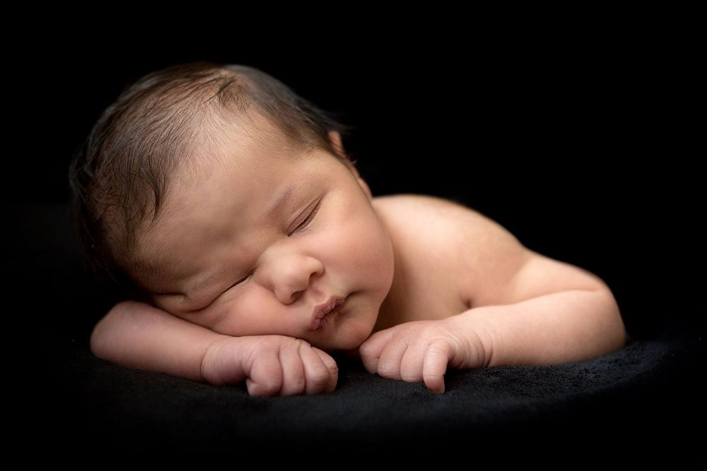 Newborn billede, sydfynsk fotograf, hjemme i vante omgivelser. Familie fotografering