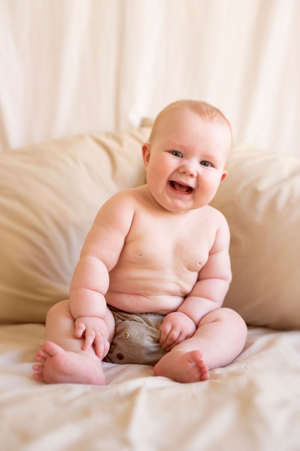 Baby billede, sydfynsk fotograf, hjemme i vante omgivelser. Familie fotografering