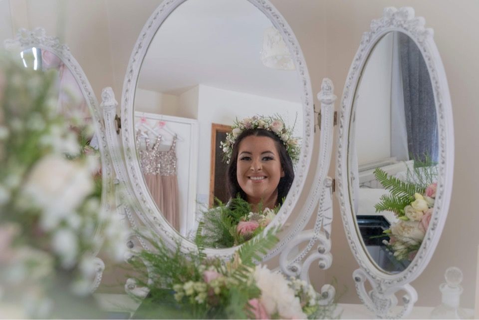 Worswell Barton Farmhouse. Out side Wedding. Wedding Photography Devon. Bride Devon. Bridal prep Devon.