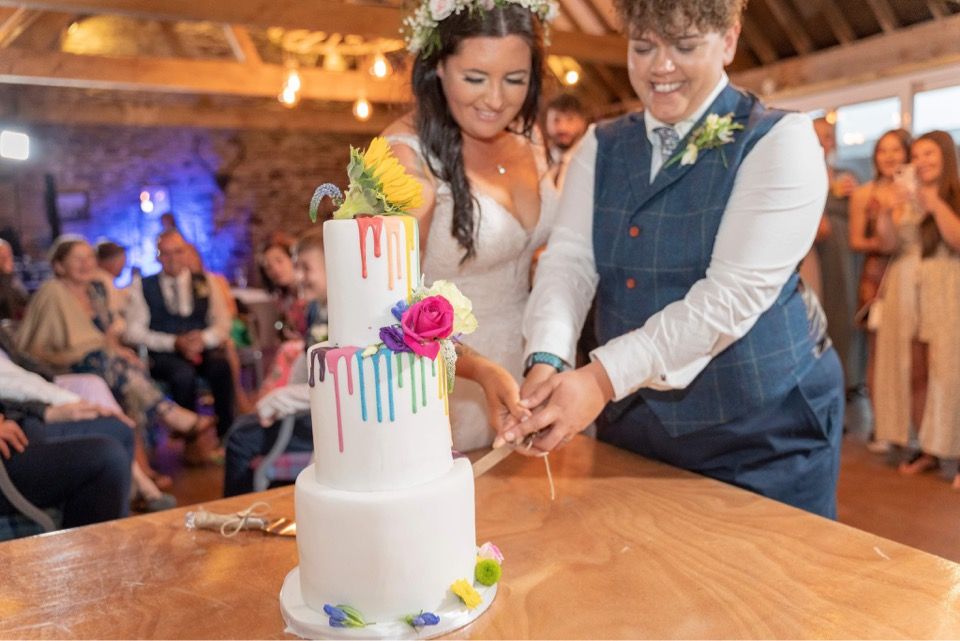 Worswell Barton Farmhouse. Out side Wedding. Wedding Photography Devon. Bride Devon. Cake cutting Devon.