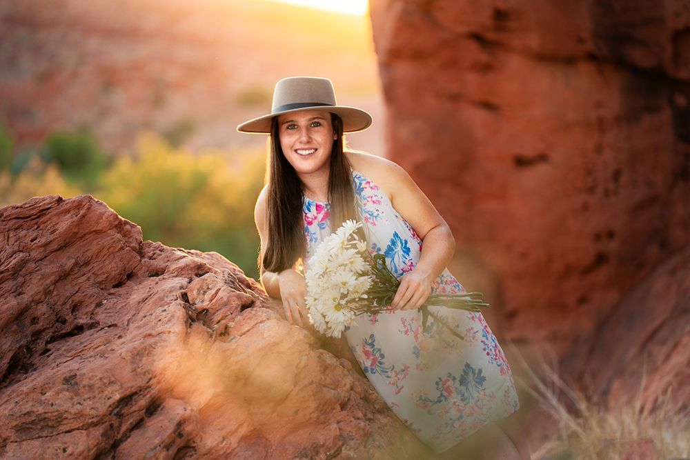 senior-session-graduation-high-school-photo-outdoor-red-rock-stg-utah-chuckwalla-golden-light-backlit-desert-golden-grad-photographer