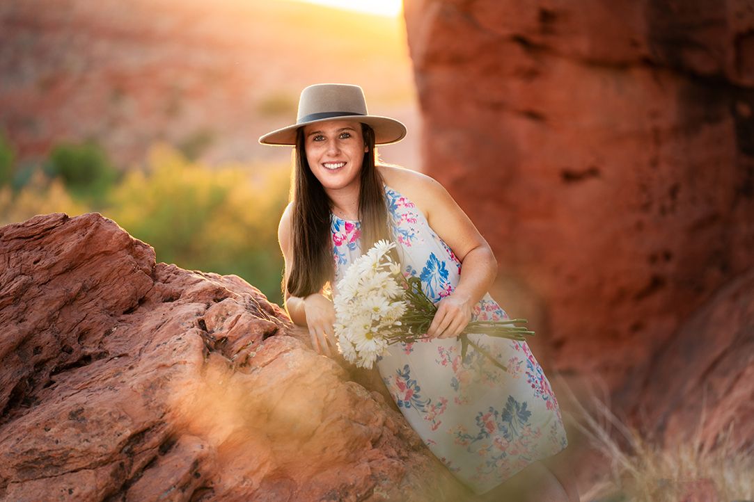 senior-session-graduation-high-school-photo-outdoor-red-rock-stg-utah-chuckwalla-golden-light-backlit-desert-golden-grad-photographer