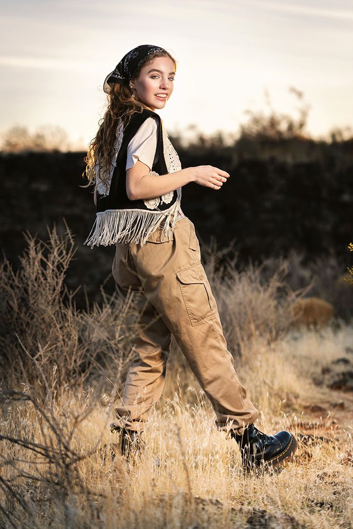 margie-temme-photography-girl-high-school-senior-photo-graduation-actress-st-george-photographer-walking-golden-hour-lighting-photo-pics