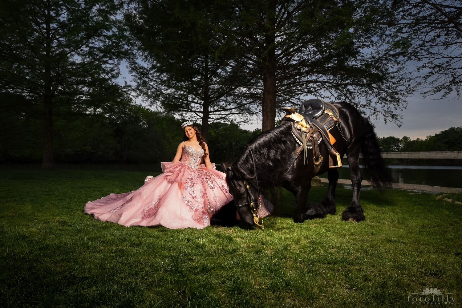Best Grand Prairie quinceañera horse photography location featuring Rancho de las 4 Riatas with Fotolilly Photography serving DFW