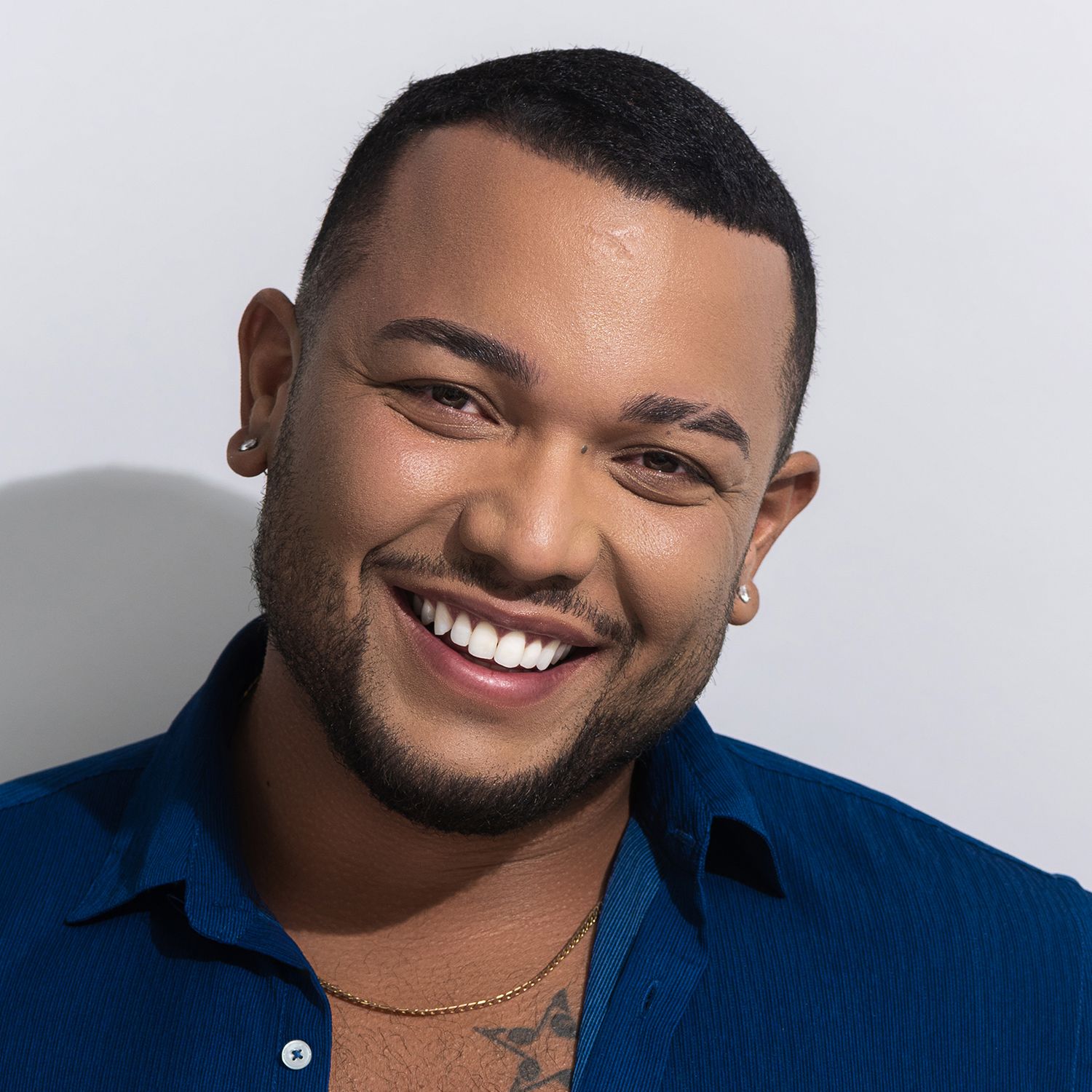 Orlando actor headshot photographer Ray Alvarez — commercial style male actor headshot with bright natural smile