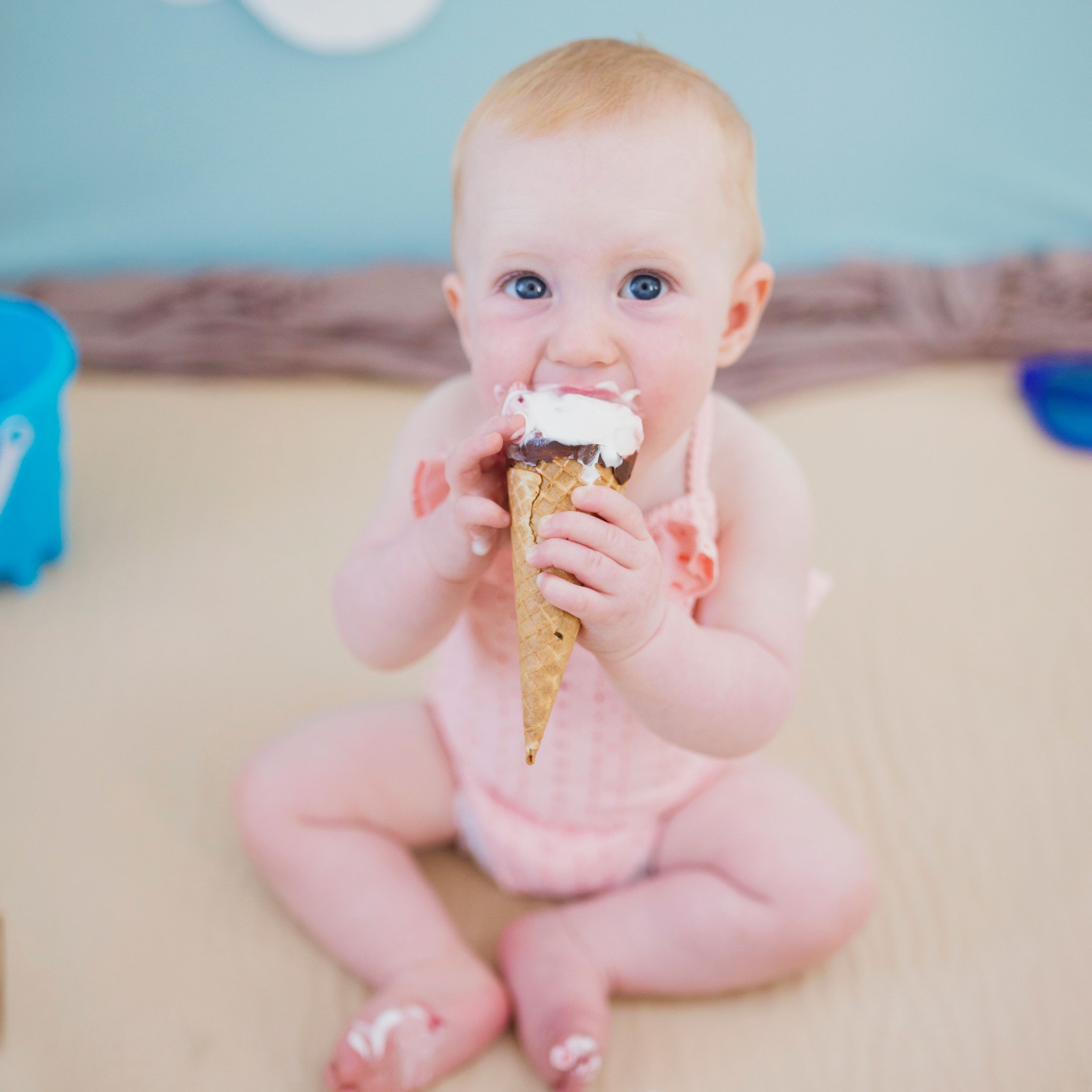 baby enjoying icecream by little wonderland photography widnes cheshire mini shoot ice cream themed photoshoot beach theme