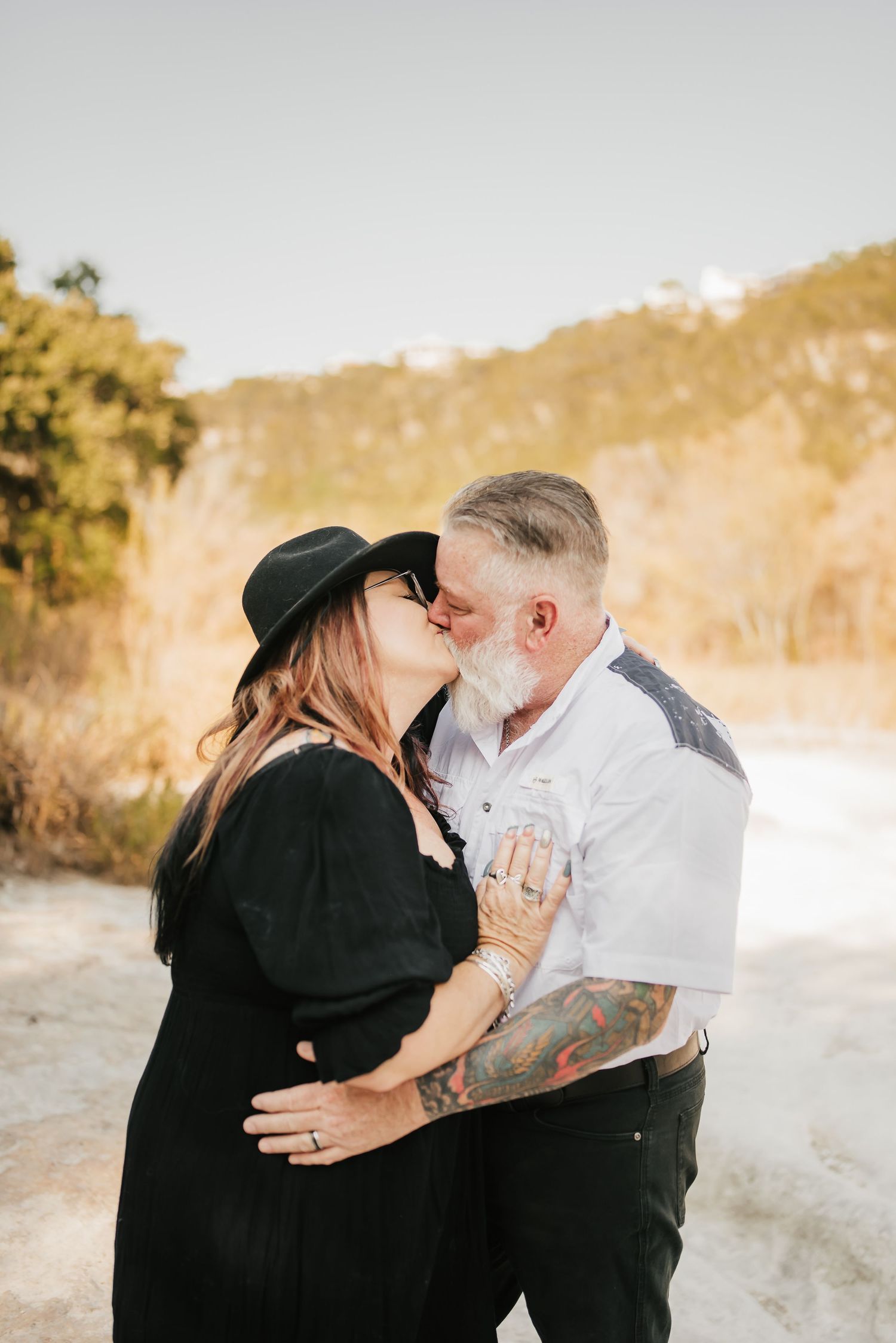 couple celebrates anniversary with photo session