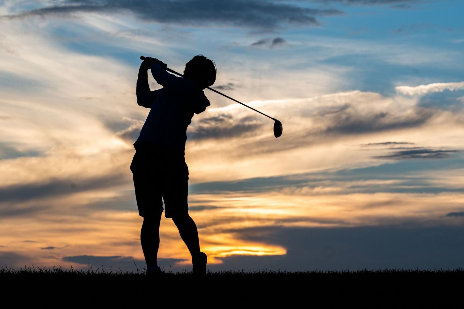 Plymouth, MA photographer Heidi Harting makes stunning sunset silhouette images of high school seniors