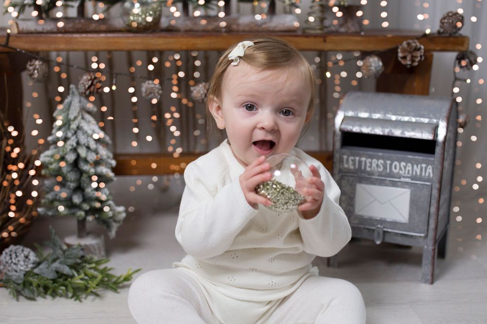 Christmas portraits by little wonderland photography widnes cheshire