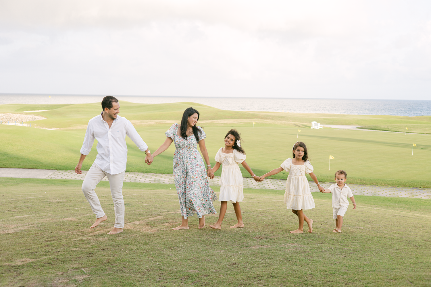 Lifestyle portrait photography in Punta Cana with natural light

Fotografía de retrato lifestyle en Punta Cana con luz natural
