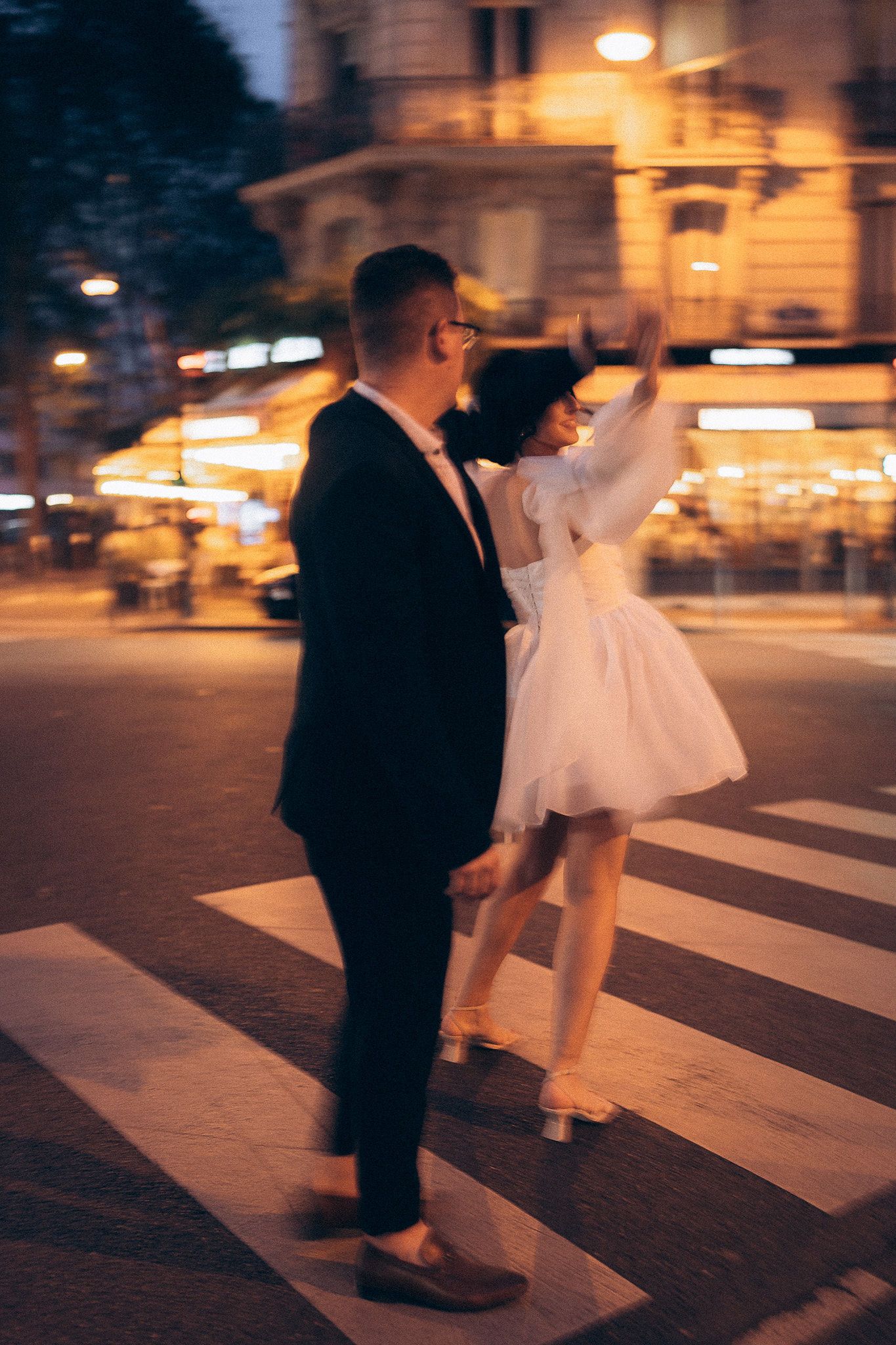 Night life during elopement in Paris
