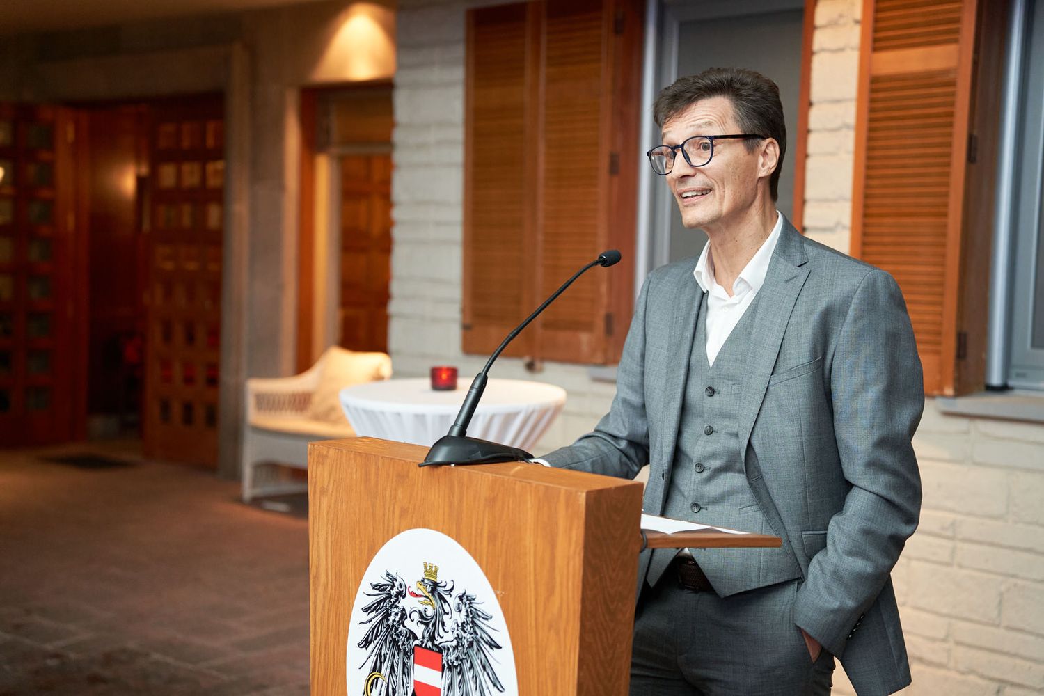 Ponente durante el aniversario de Doka México en la Embajada de Austria en CDMX