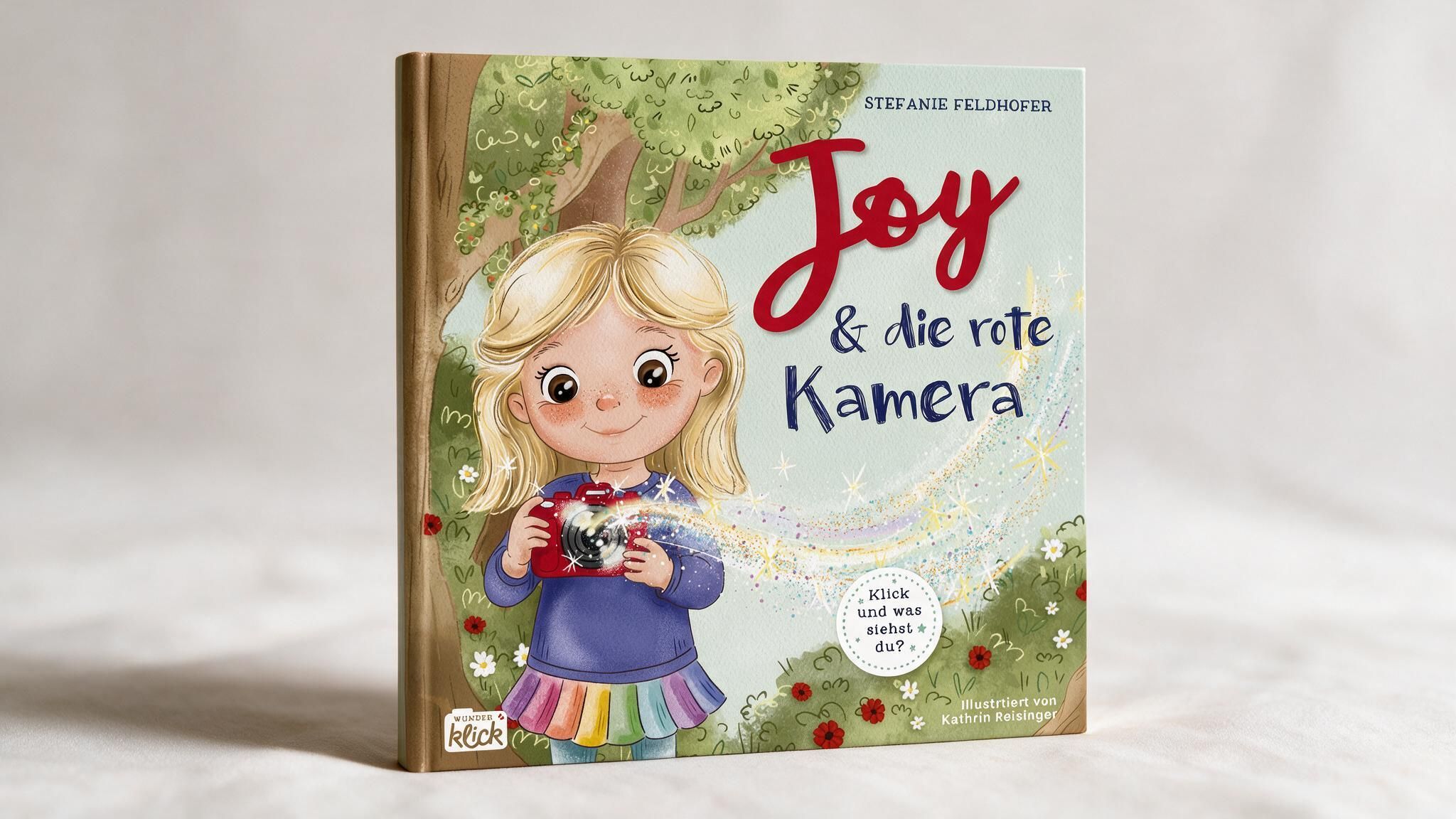 Children's book cover featuring a cartoon girl holding a red camera, titled Joy & die rote Kamera.