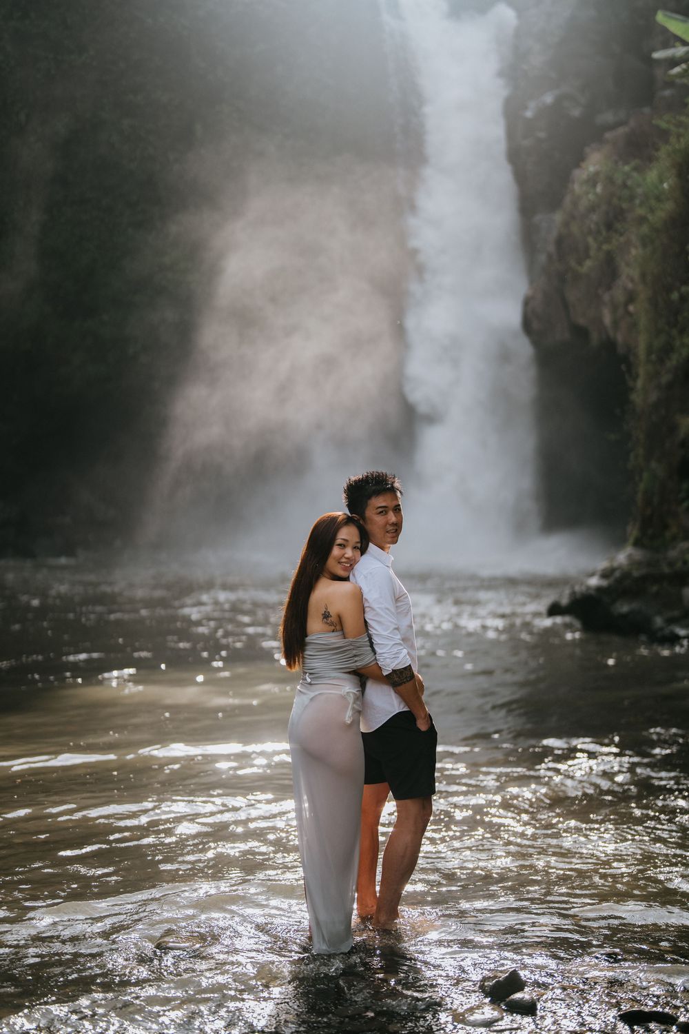 Romantic couple photoshoot at Blangsinga Waterfall