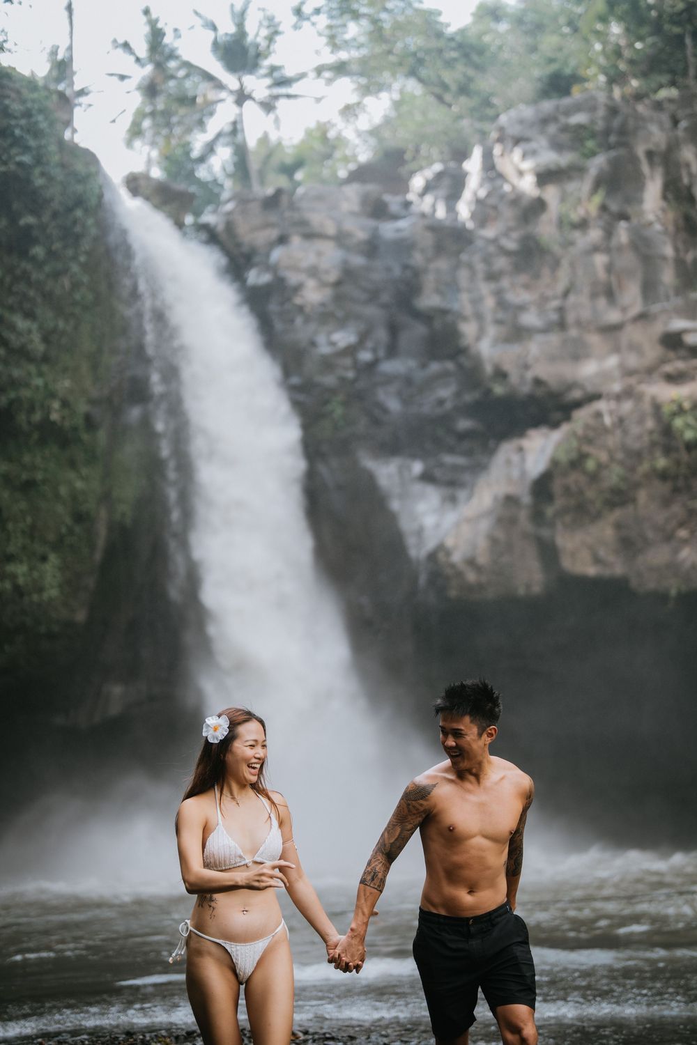 Romantic couple photoshoot at Blangsinga Waterfall