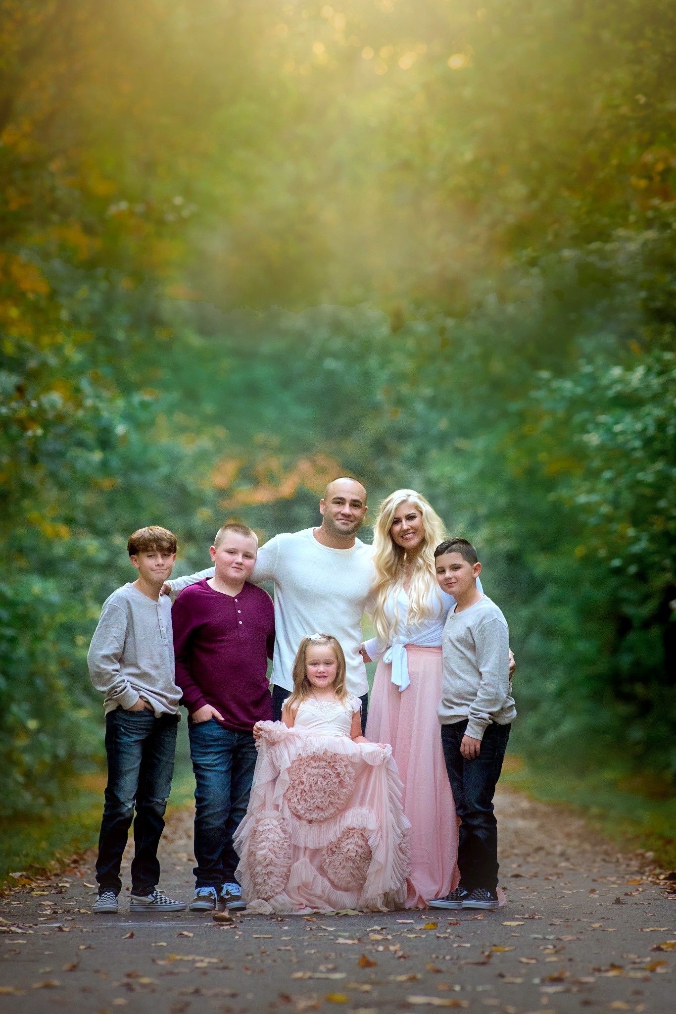 Large family portrait among the trees in a scenic South Jersey park.