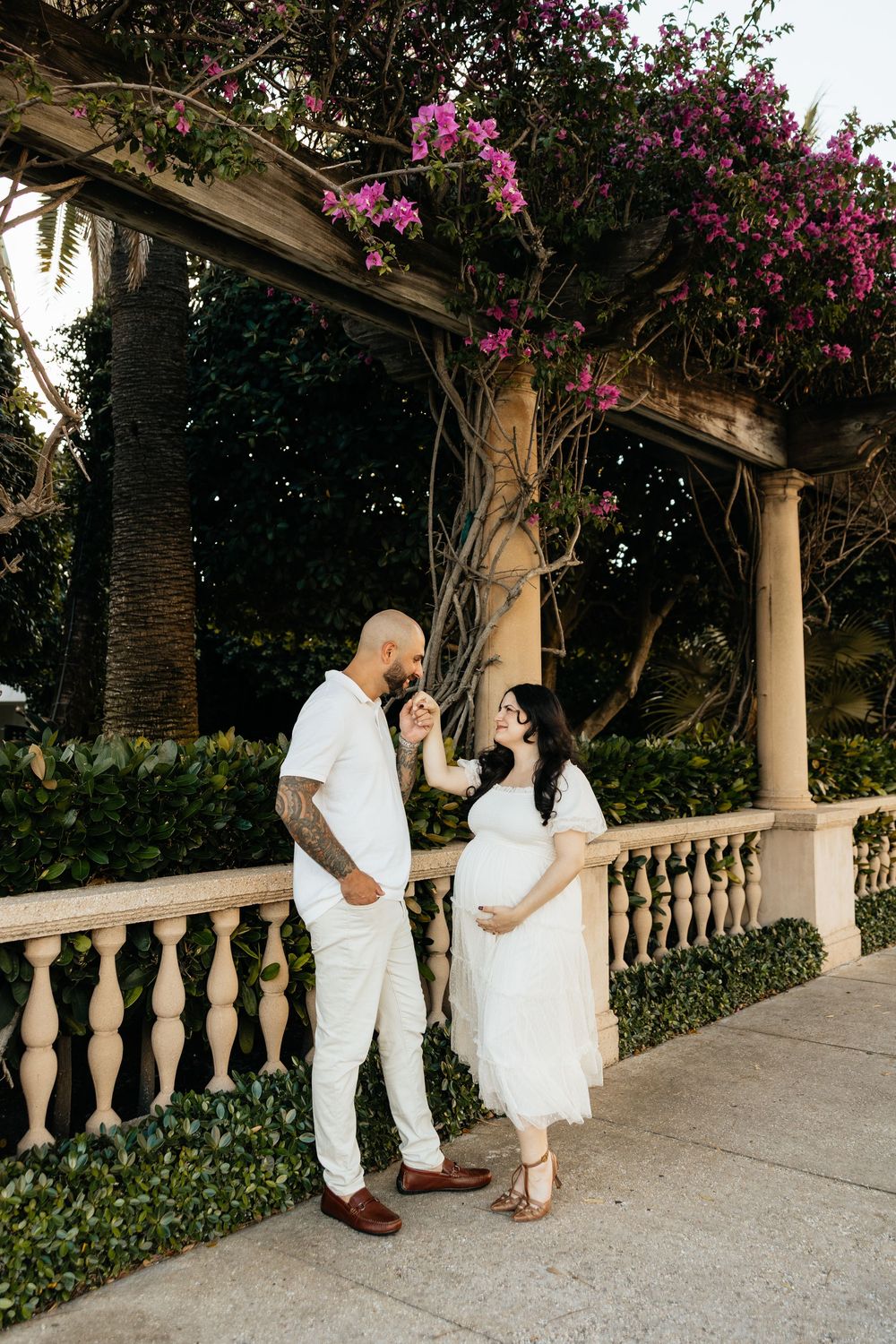 Maternity session with greenery in Florida. Jacksonville Family Photographer, Jacksonville Maternity Photographer - Lindsay McDow Photo