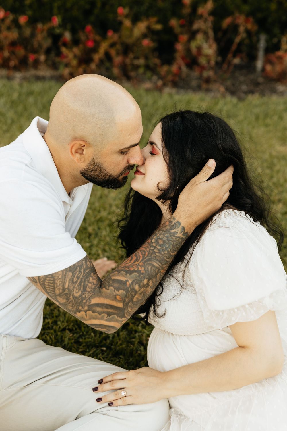 Maternity session with greenery in Florida. Jacksonville Family Photographer, Jacksonville Maternity Photographer - Lindsay McDow Photo