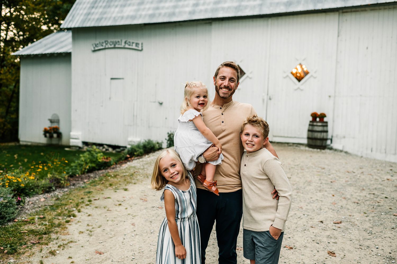 Family Photos at a barn in Michigan