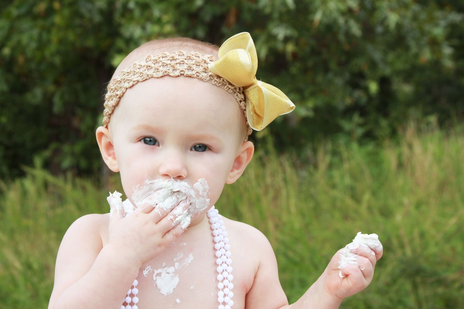 a baby eating cake during a cake smash session in Arkansas