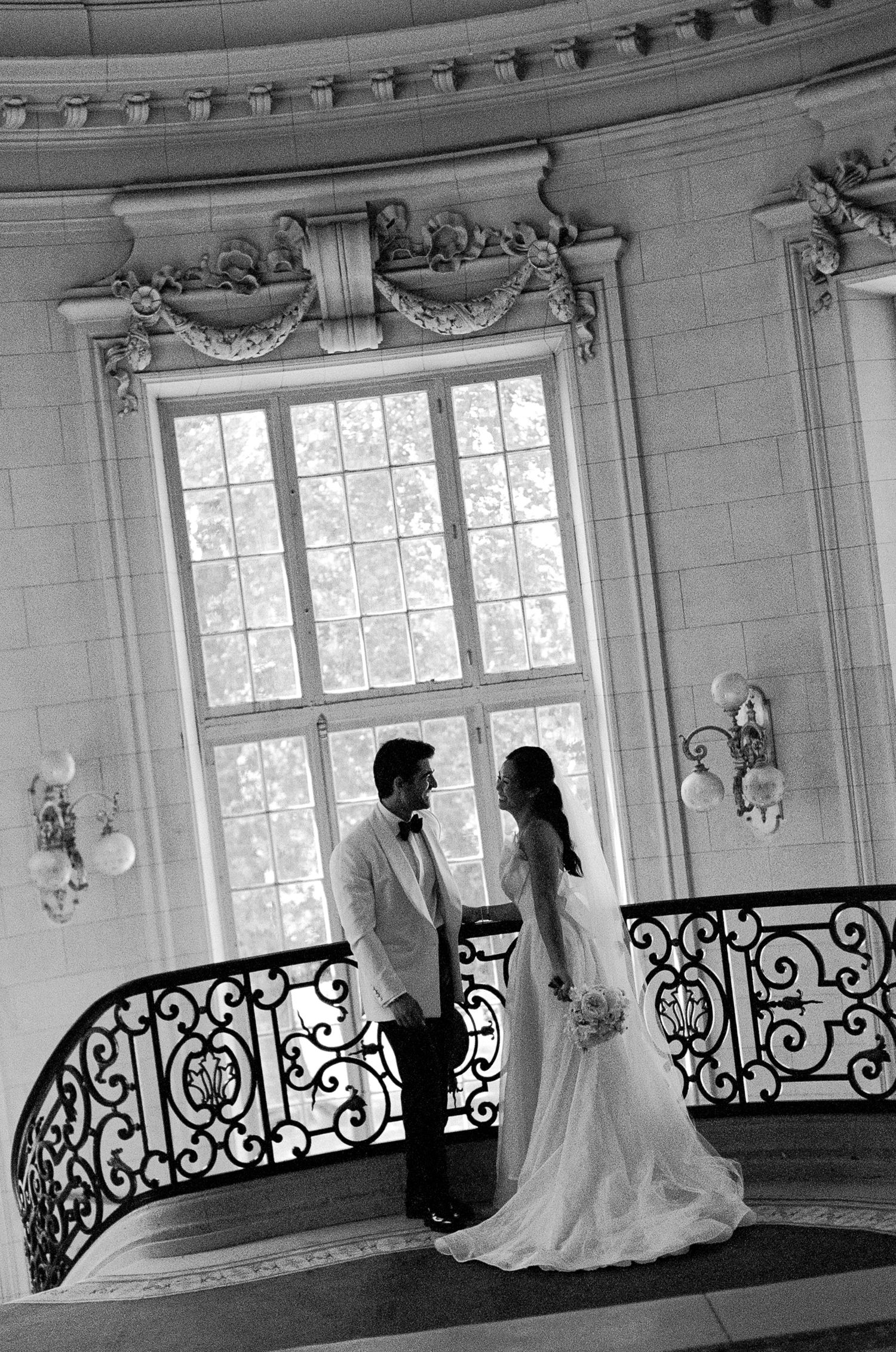 Versailles city hall wedding photos, Versailles city hall inside, Versailles stairs hotel de ville. Versailles wedding photographer. Film