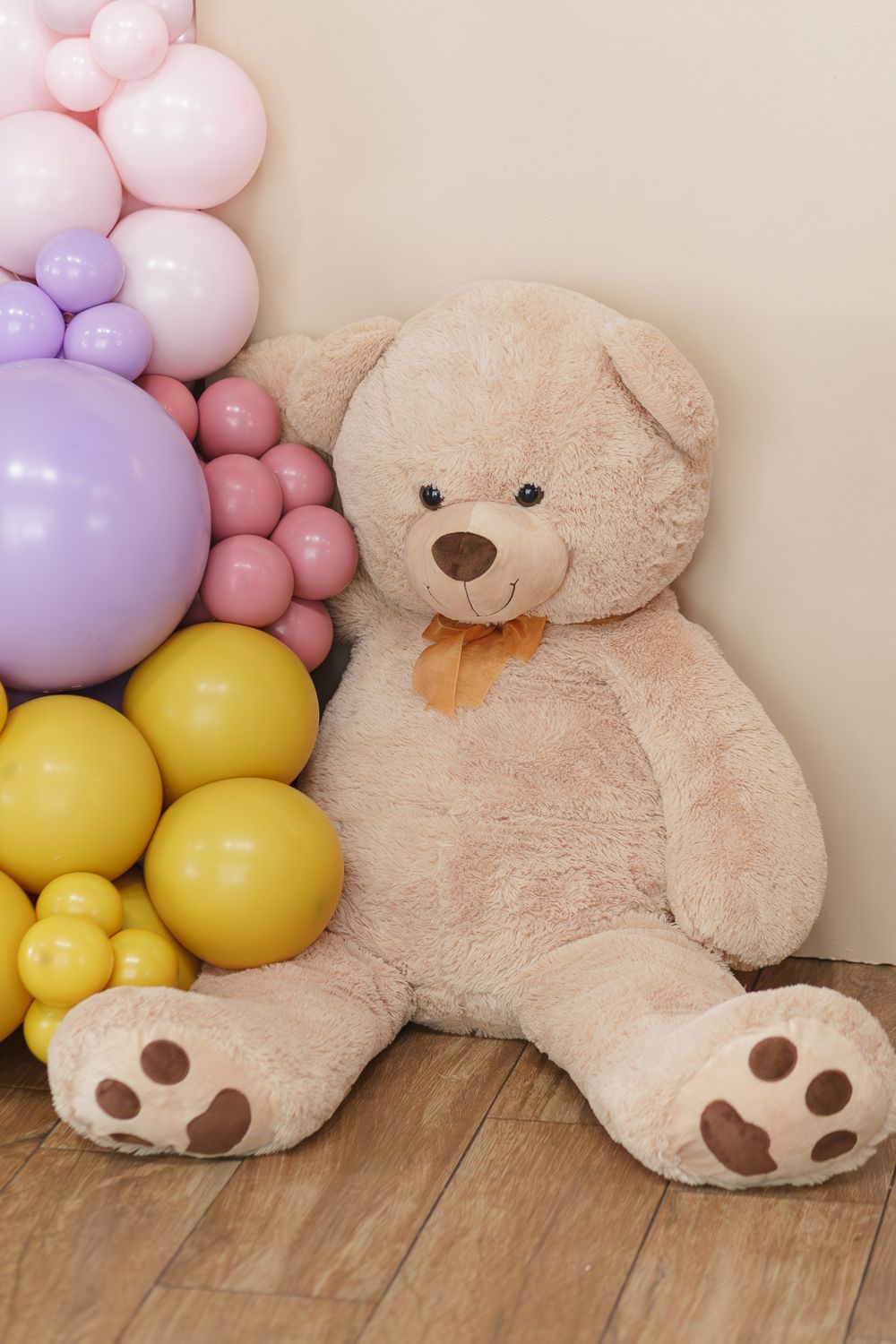 Teddy bear decor at a baby shower event, photographed by Paula Ortiz in NYC.