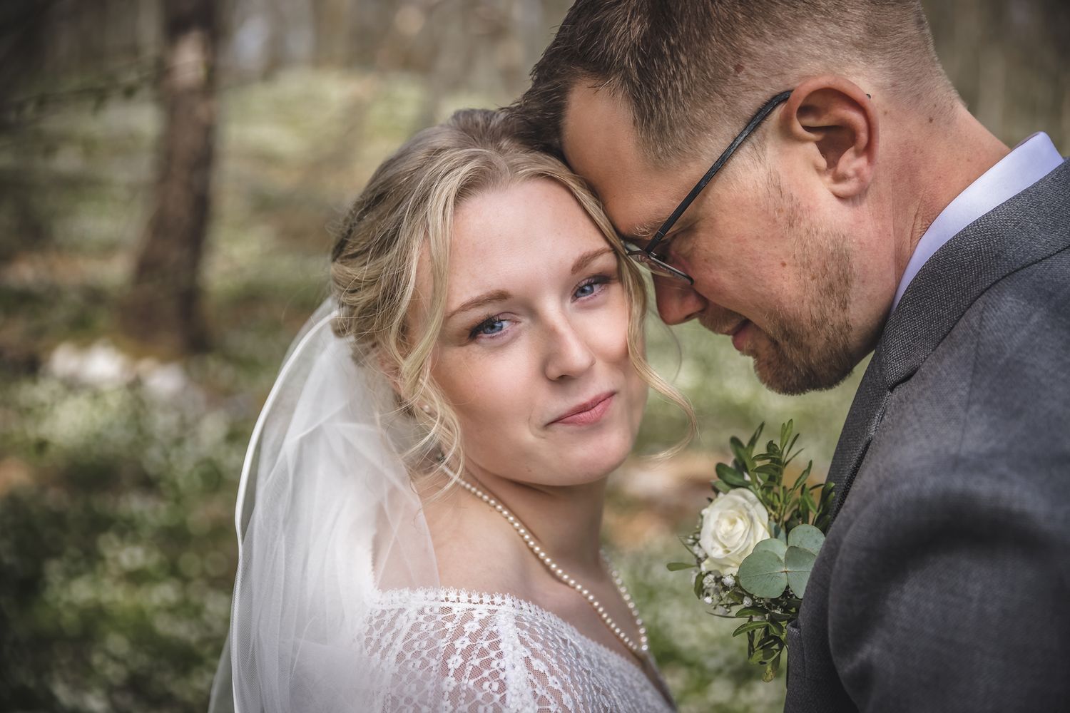 Bröllopsporträtt på rya kyrkruiner i Eket, skåne