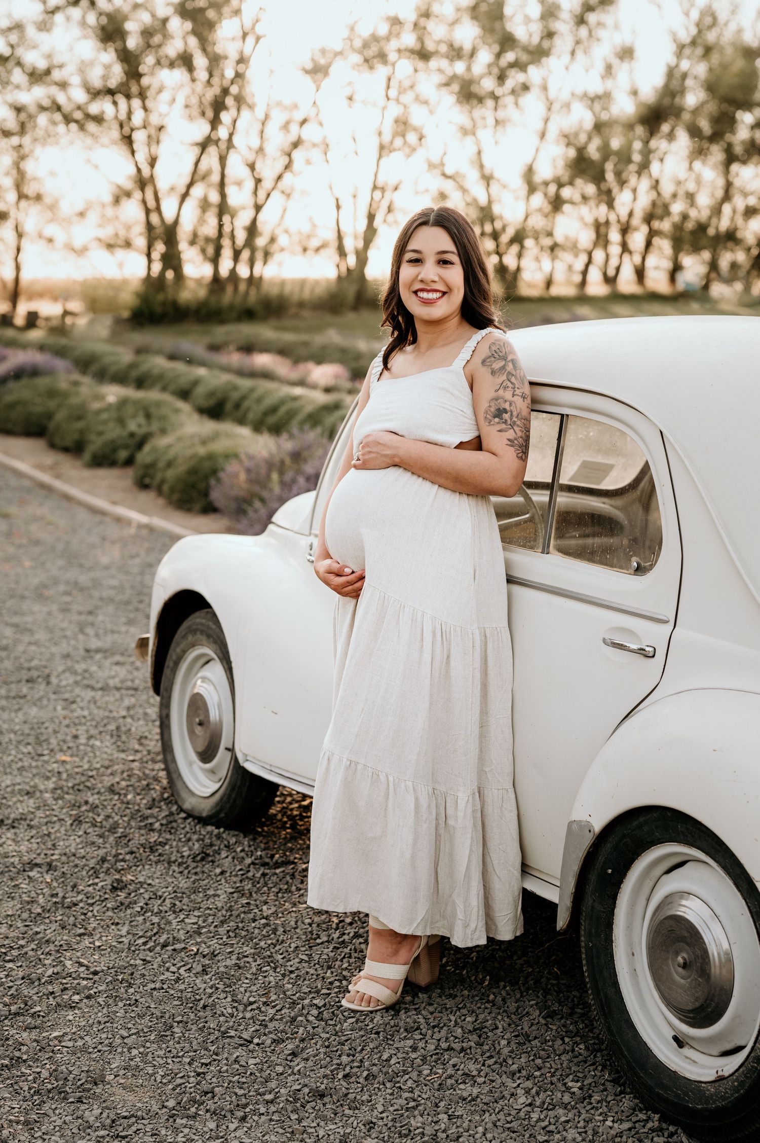 spring maternity photos outside