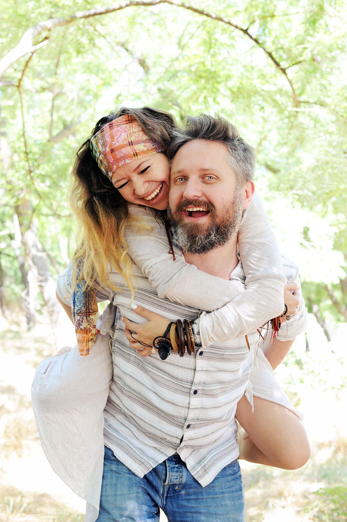 Bright coulpe engagement shoot in summer Edmonton