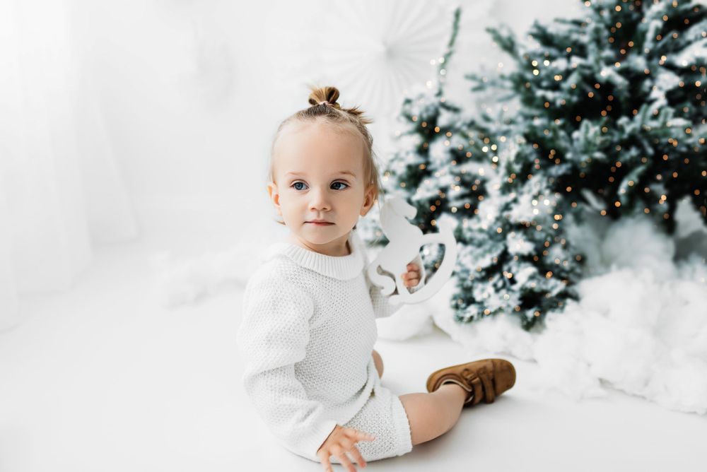 all white christmas mini photoshoot Hereford