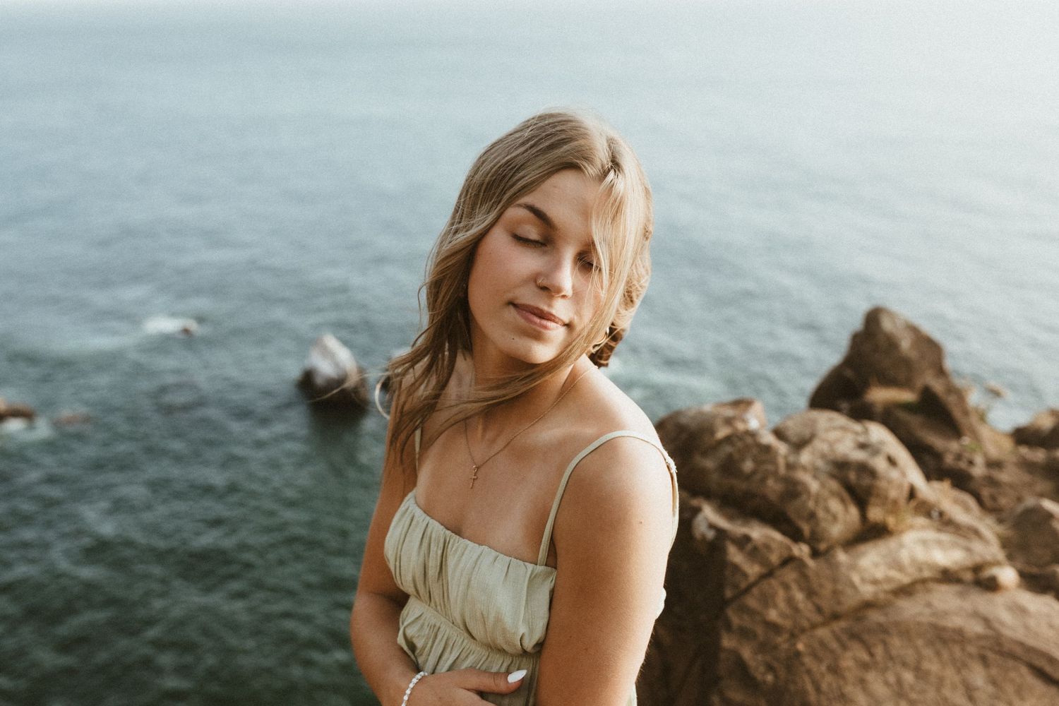 Family, Portrait  & small wedding photographer based in Astoria, OR and serving the Oregon Coast