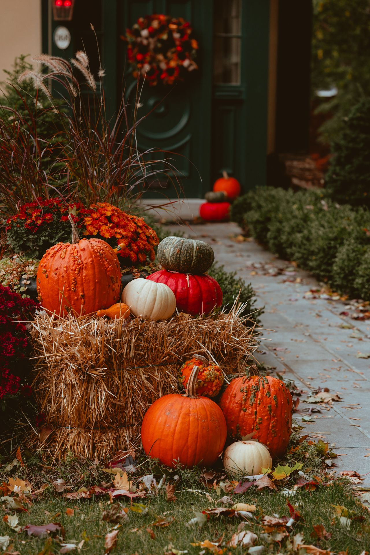 Maison décorée avec des courges pour Halloween en automne à Westmount, Montréal