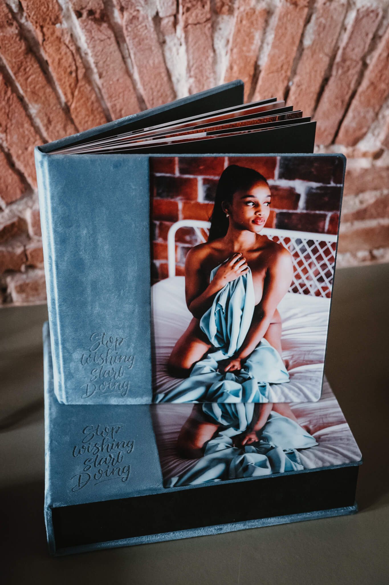 Boudoir Fotoshooting hochwertiges album fineart drucke kunstdruckpapier handarbeit aktfotograf linz oberoesterreich