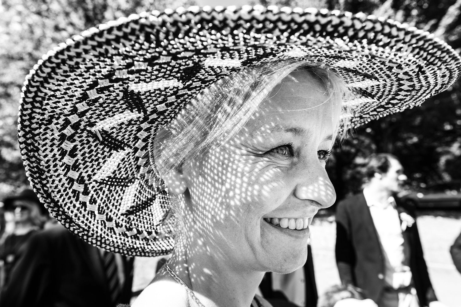 TLOOK photographe de mariage de style documentaire, portrait d'une invitée