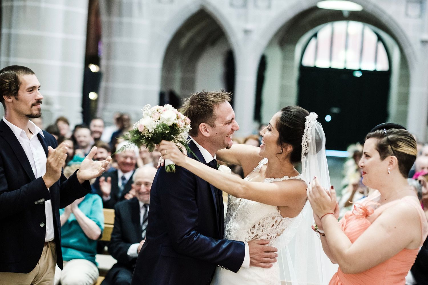 TLOOK photographe de mariage de style documentaire, cérémonie religieuse à l'église de vevey